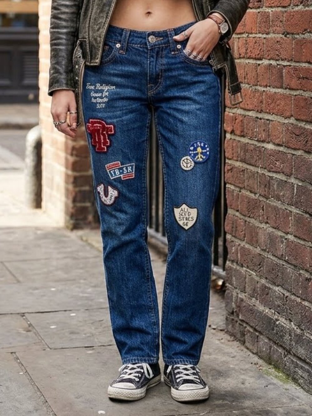 RARE TRUE RELIGION RICKI RELAXED STRAIGHT JEAN PATCH APPLIQUE STRETCH MIDRISE 24